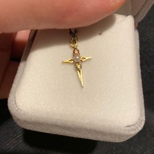 10K Black Hills Gold Cross w/Pearl Pendant, 0.4 Grams